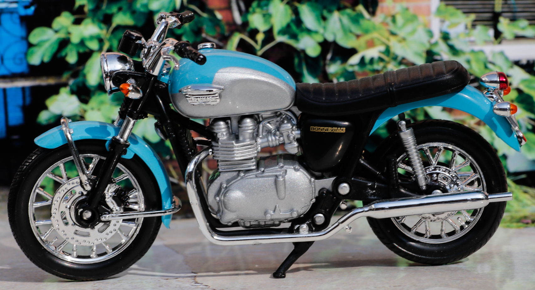 Welly Triumph Bonneville 2002